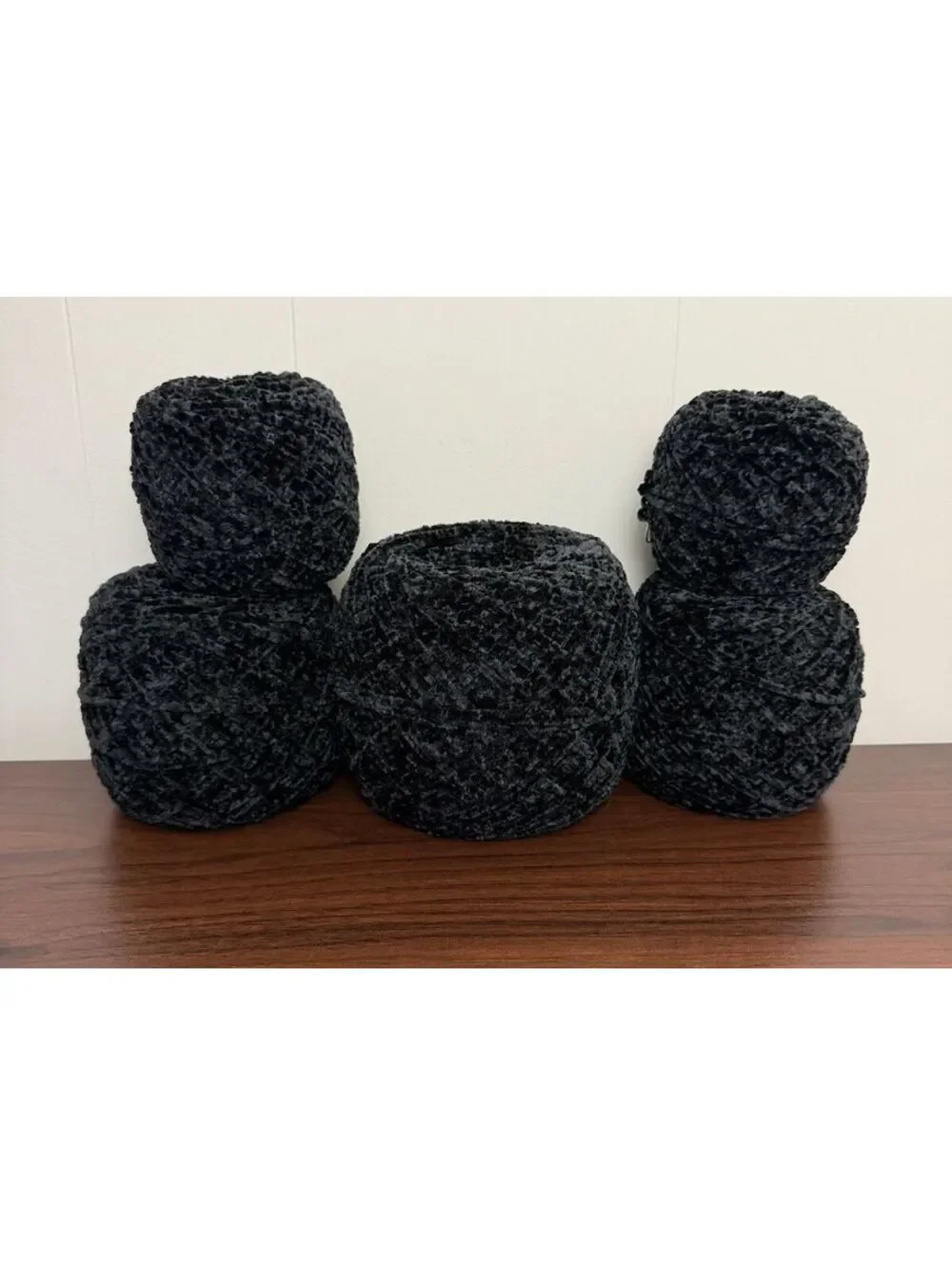 Reclaimed Polyester Worsted Chenille Yarn 1037 Yds Black 480g (5 Cakes)